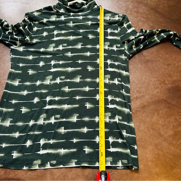 Hudson North- Green and White abstract Turtleneck- size large - Picture 8 of 12